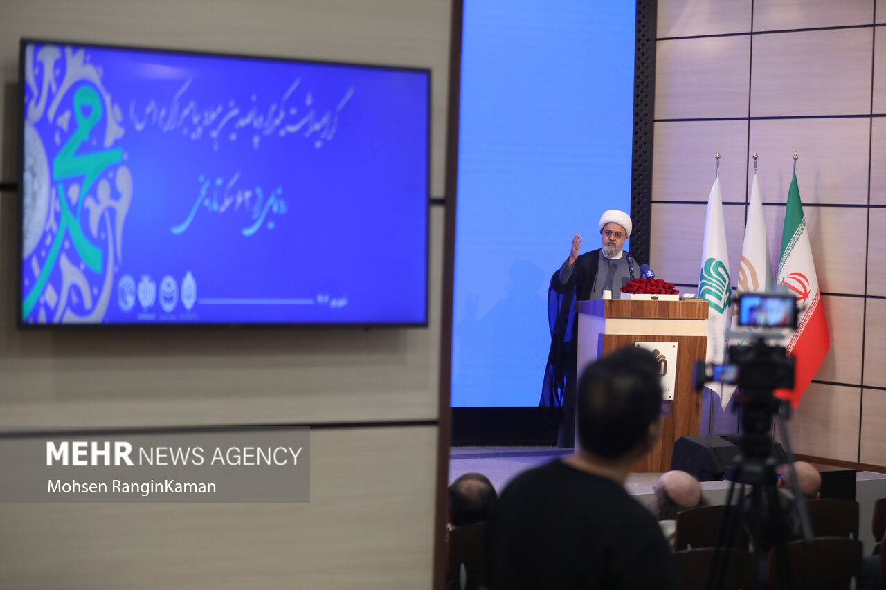 عکس/ مراسم رونمایی از ۶۳ سکه تاریخی منقوش به نام پیامبر(ص)