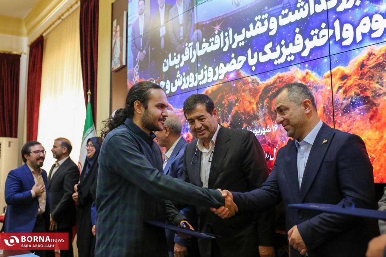 دیدار مدال آوران نجوم و اختر فیزیک با وزیر ورزش و جوانان