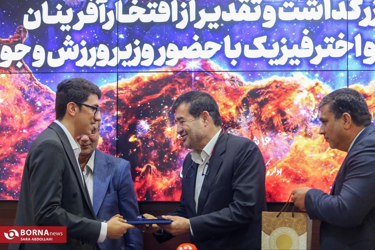 دیدار مدال آوران نجوم و اختر فیزیک با وزیر ورزش و جوانان