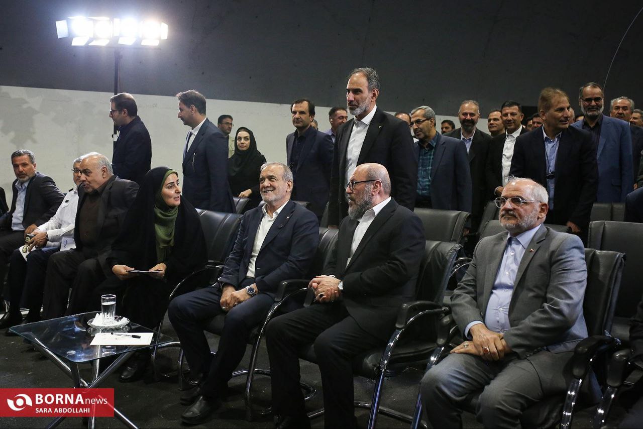 عکس/ افتتاح باند شرقی منطقه دو آزادراه تهران-شمال با حضور رییس جمهور