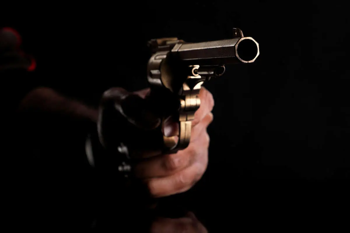 وقتی برادر روی برادر اسلحه میکشد؛ قاتل خودکشی کرد