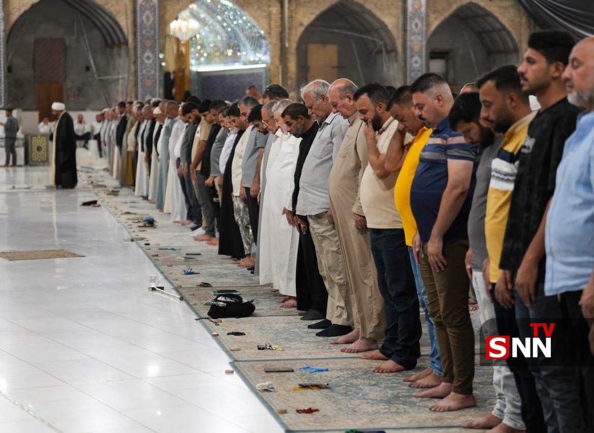  برگزاری نماز جماعت آیات در صحن حرم شریف کاظمین  