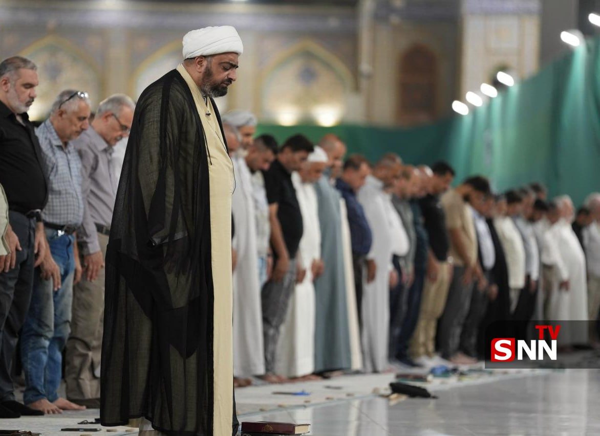  برگزاری نماز جماعت آیات در صحن حرم شریف کاظمین  