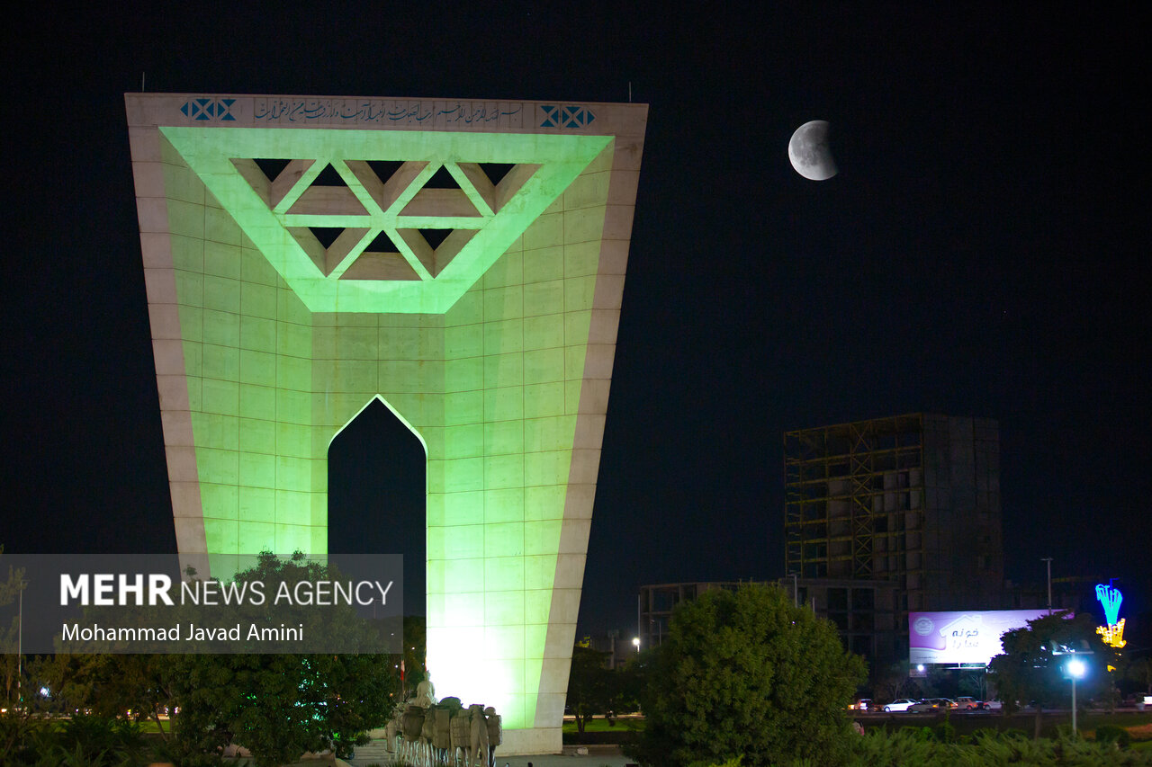 ماه‌گرفتگی در آسمان قزوین
