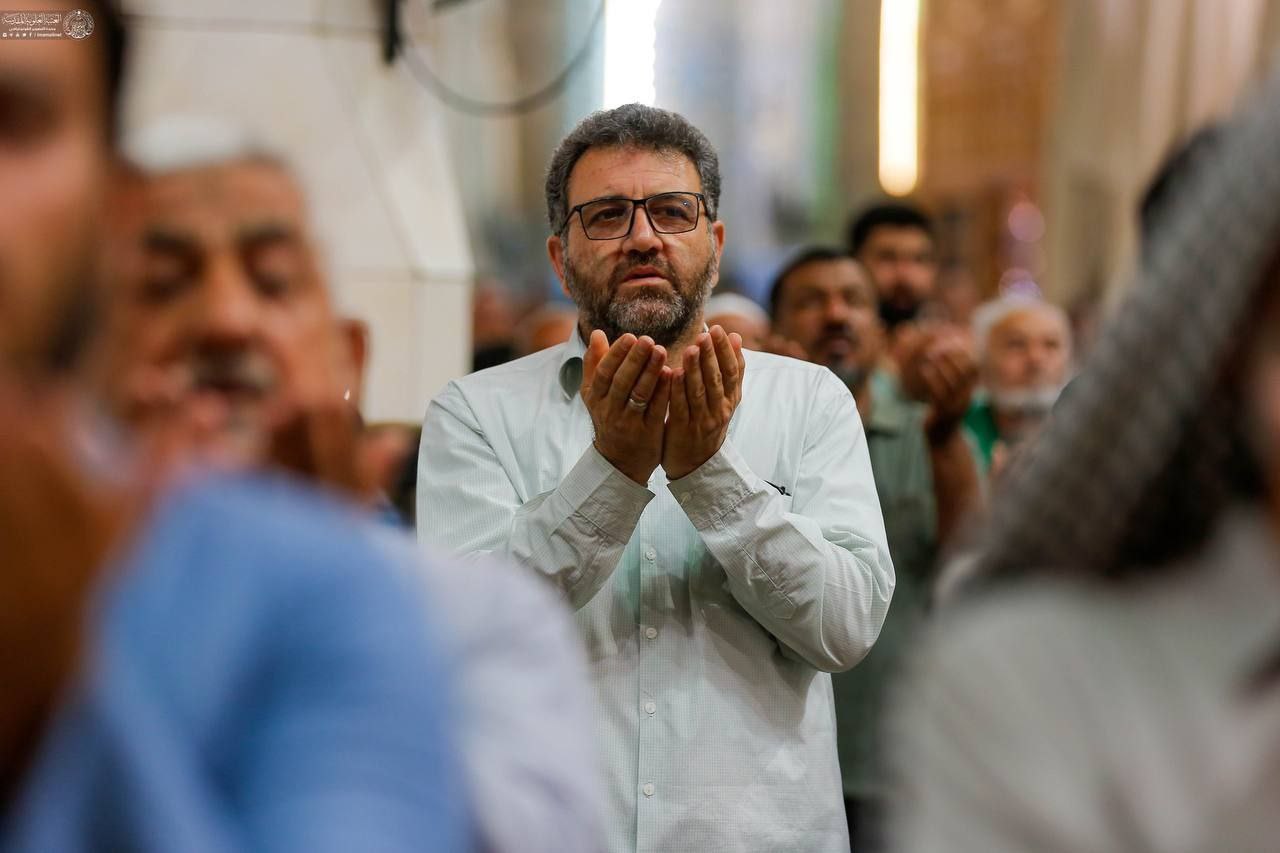 اقامه نماز آیات هم‌زمان با وقوع پدیده ماه گرفتگی در حرم مطهر امیرالمؤمنین(ع)