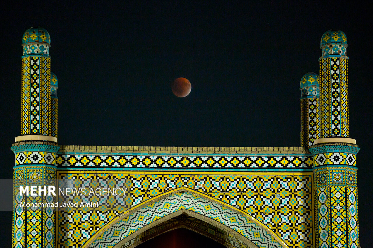 ماه‌گرفتگی در آسمان قزوین