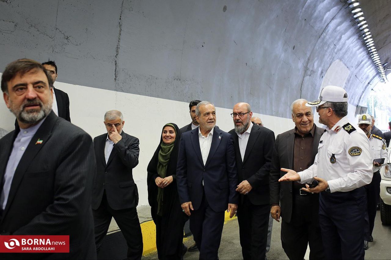 عکس/ افتتاح باند شرقی منطقه دو آزادراه تهران-شمال با حضور رییس جمهور