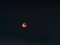 تایم‌لپس زیبا از ماه خونین دیشب