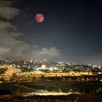 عکس/ تصویری از ماه گرفتگی شبِ گذشته بر فراز مسجدالاقصی 