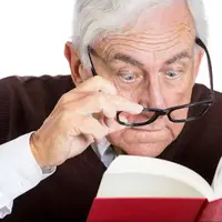 آیا پیرچشمی به سراغ همه انسان ها می آید؟