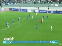 شوت نور افکن خطرناک از روی دروازه ازبکستان به بیرون رفت