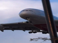 فرود زیبای هواپیمای A380 امارات در فرودگاه هیثرو لندن
