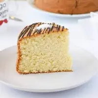 طعم گرمسیری در یک تکه کیک نارگیلی