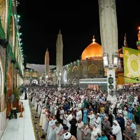 اقامه نماز آیات هم‌زمان با وقوع پدیده ماه گرفتگی در حرم مطهر امیرالمؤمنین(ع)