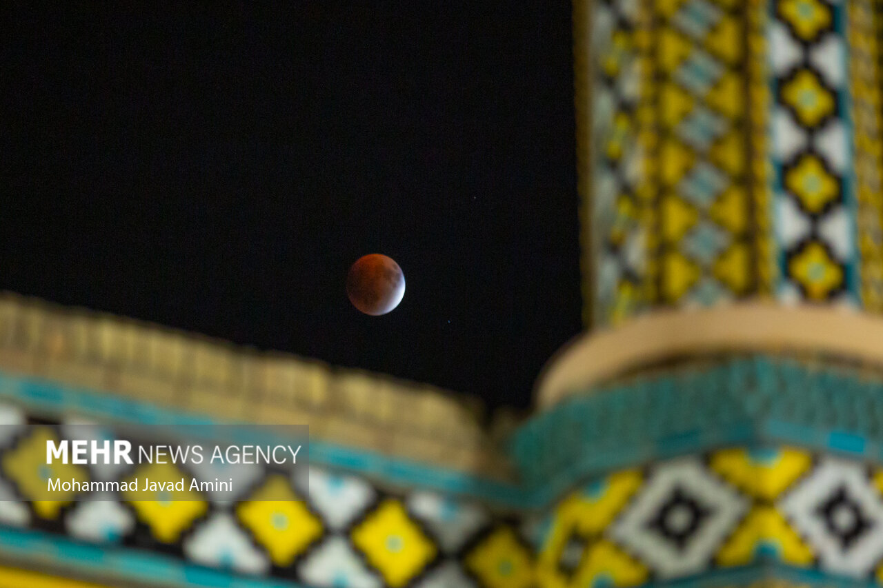 ماه‌گرفتگی در آسمان قزوین