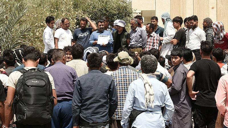 واقعیت تجمع مقابل اداره مهاجرت؛ خودمعرفی برای بازگشت، نه تمدید اقامت