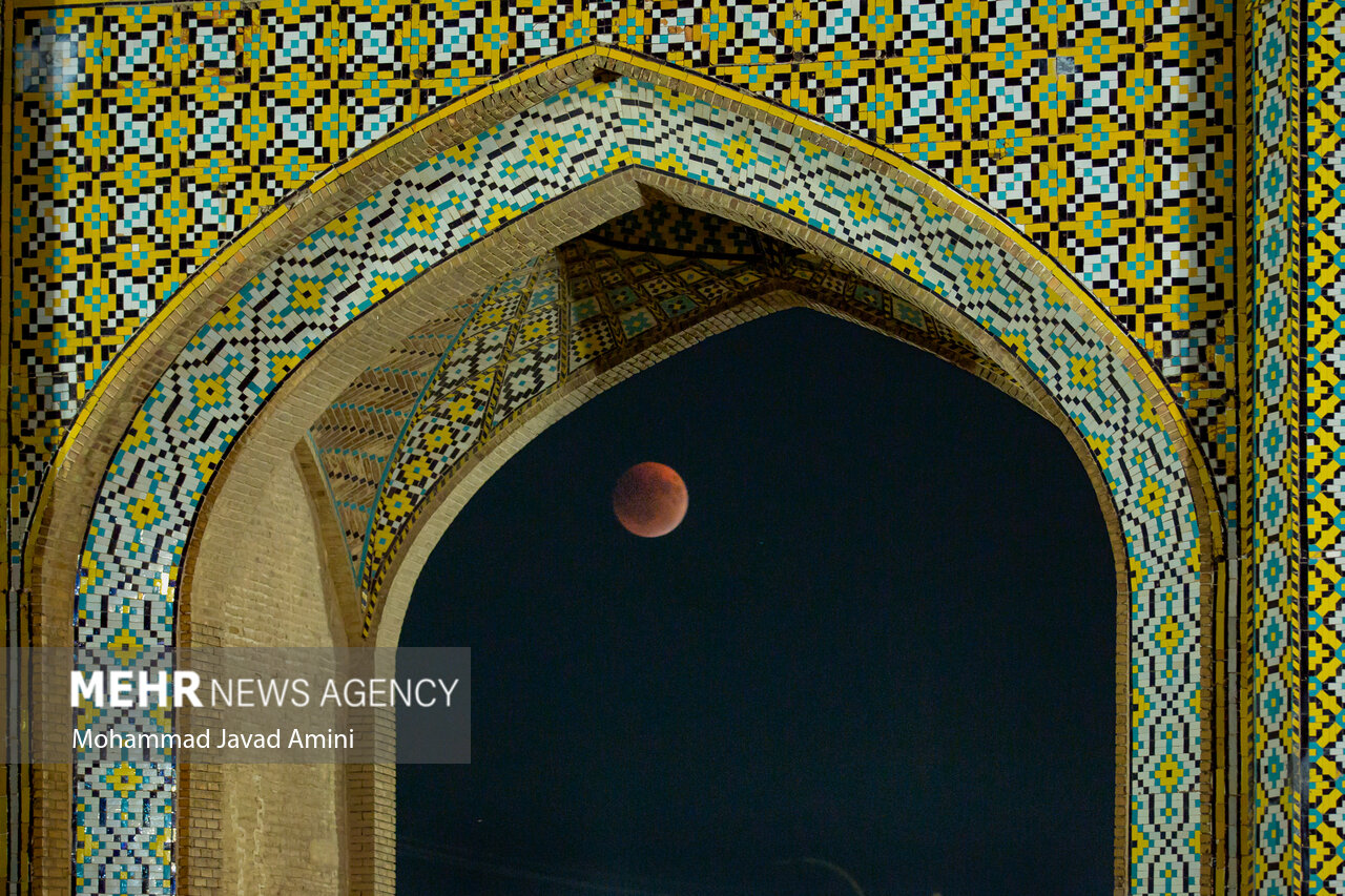 ماه‌گرفتگی در آسمان قزوین