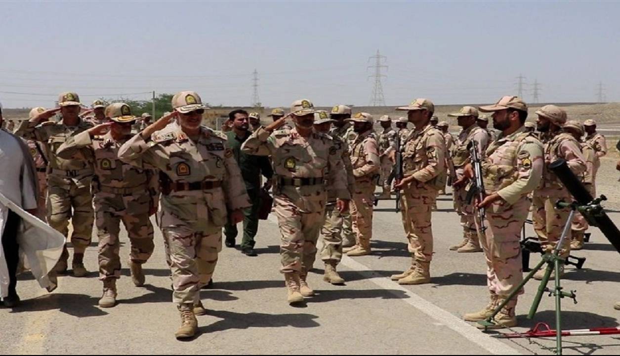 فرمانده مرزبانی: دستهای پنهان قاچاق را قطع میکنیم