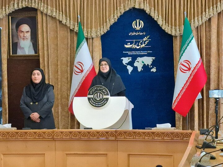 روایت مهاجرانی از توصیه رهبر انقلاب در دیدار اعضای دولت؛ «چو دخلت نیست، خرج آهسته‌تر کن»