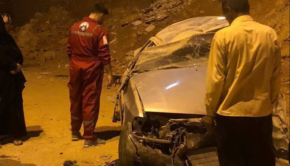 سقوط خودرو از ارتفاع در سپیدان با 4 مصدوم