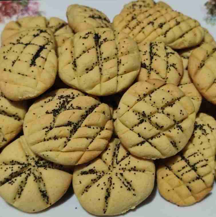 شیرینی برنجی خودم پز 😋 نوش نگاه پرفروغتون..پیشاپیش ولادت رسول اکرم ص و امام صادق علیه السلام برهموطنانم تبریک وشاد باش عرض میکنم ..ان شاالله همیشه لبتون خندون و ساز زندگیتون کوک 🌺🍬🌺🍬🌺🍬🌺