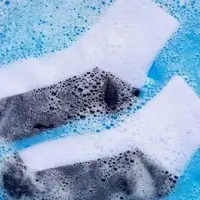 ترفند برای تمیز شدن جوراب های سفید