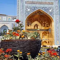 گل آرایی ضریح مطهر رضوی به مناسبت میلاد پیامبر و امام جعفر صادق