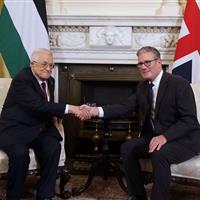 دیدار محمود عباس با نخست‌وزیر انگلیس در لندن