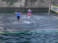 جذابیت یک زمین والیبال!
