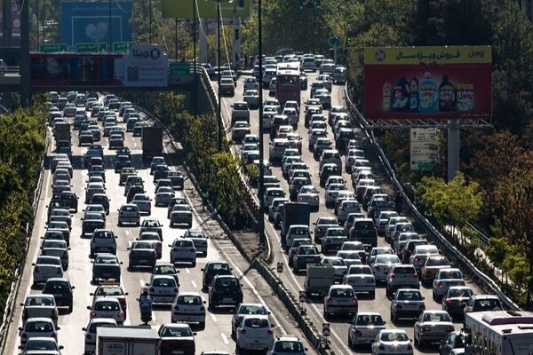 ترافیک پرحجم و سنگین در برخی از معابر و بزرگراههای پایتخت