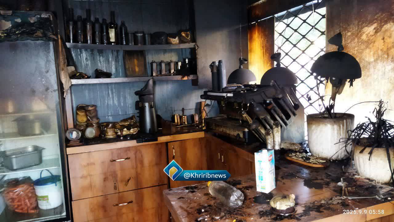 عکس/ مهار آتش سوزی مغازه کافه بستنی در خیابان هاشمیه مشهد با یک مصدوم