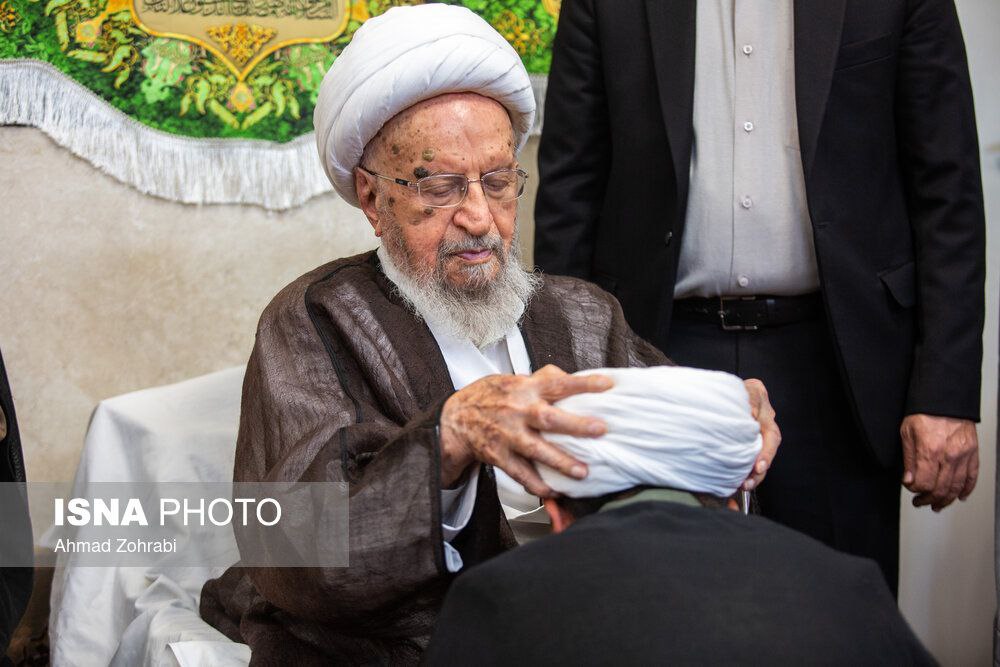  جشن و عمامه گذاری طلاب در روز میلاد پیامبر اکرم(ص) و امام جعفر صادق(ع)