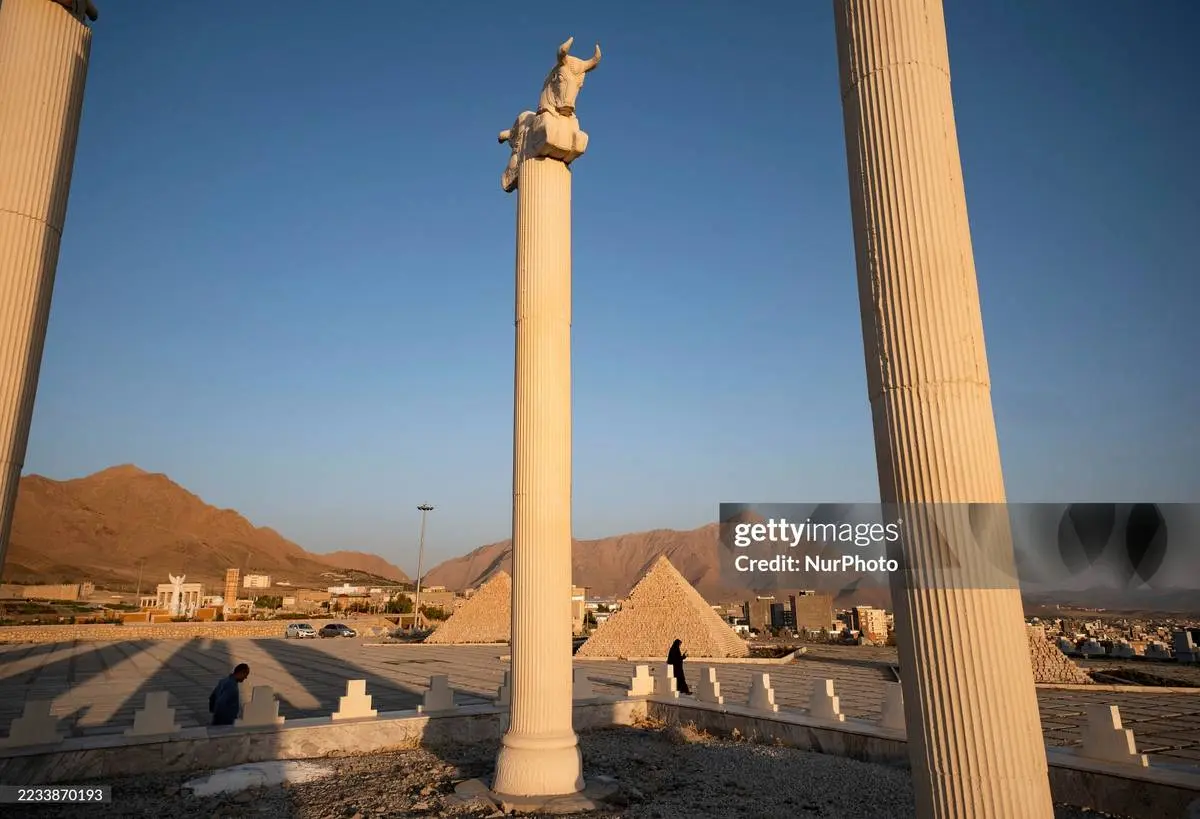 از برج ایفل تا اهرام مصر در ملایر