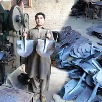  مراحل دیدنی تولید انبوه بیل در کارگاهی در پاکستان