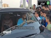 عکس یادگاری کودکان هوادار استقلال با روزبه چشمی