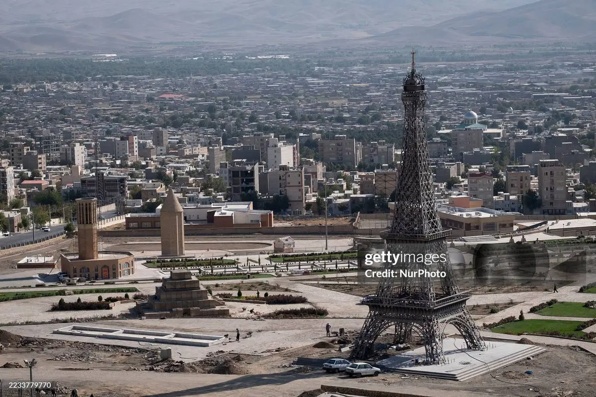 از برج ایفل تا اهرام مصر در ملایر