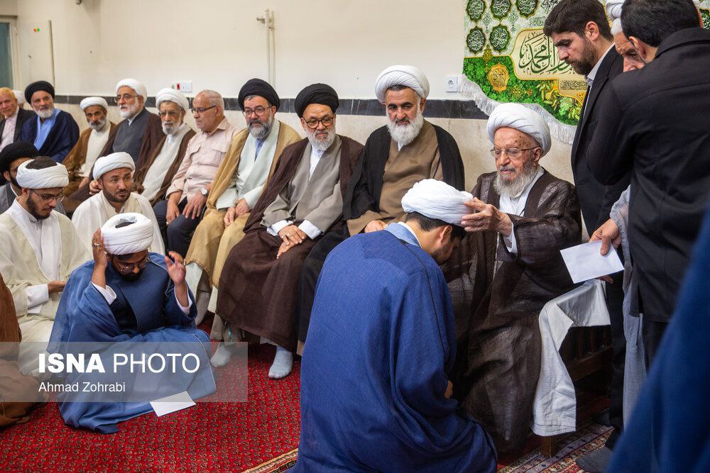  جشن و عمامه گذاری طلاب در روز میلاد پیامبر اکرم(ص) و امام جعفر صادق(ع)
