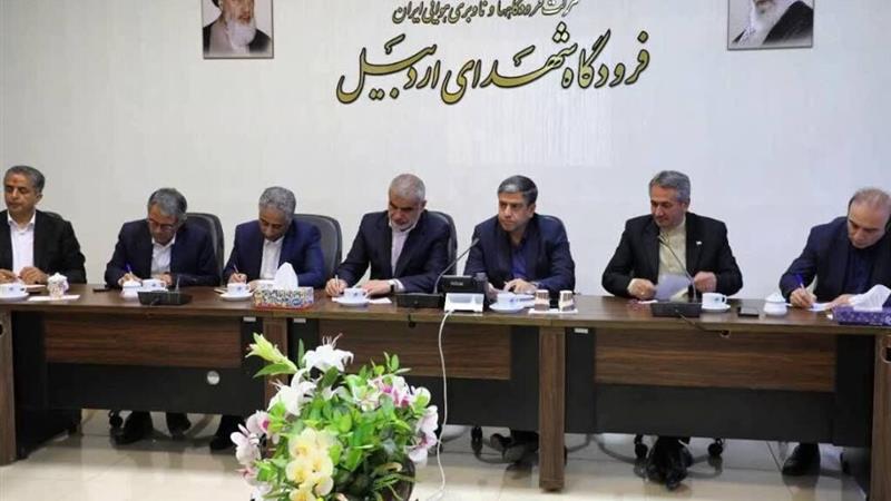 مدیرعامل بانک صنعت و معدن: واحدهای تولیدی با تسویه بدهی بانکی وام جدید بگیرند