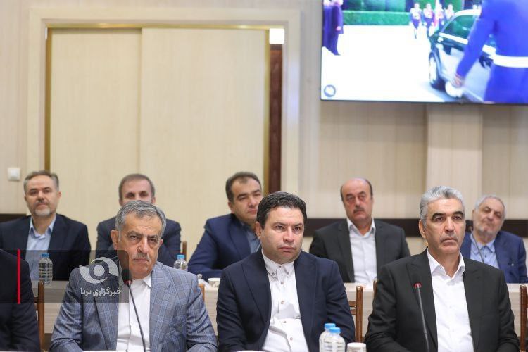 عکس/ نشست رئیس‌جمهور با سرمایه‌گذاران و فعالان اقتصادی استان اردبیل 