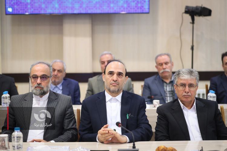 عکس/ نشست رئیس‌جمهور با سرمایه‌گذاران و فعالان اقتصادی استان اردبیل 