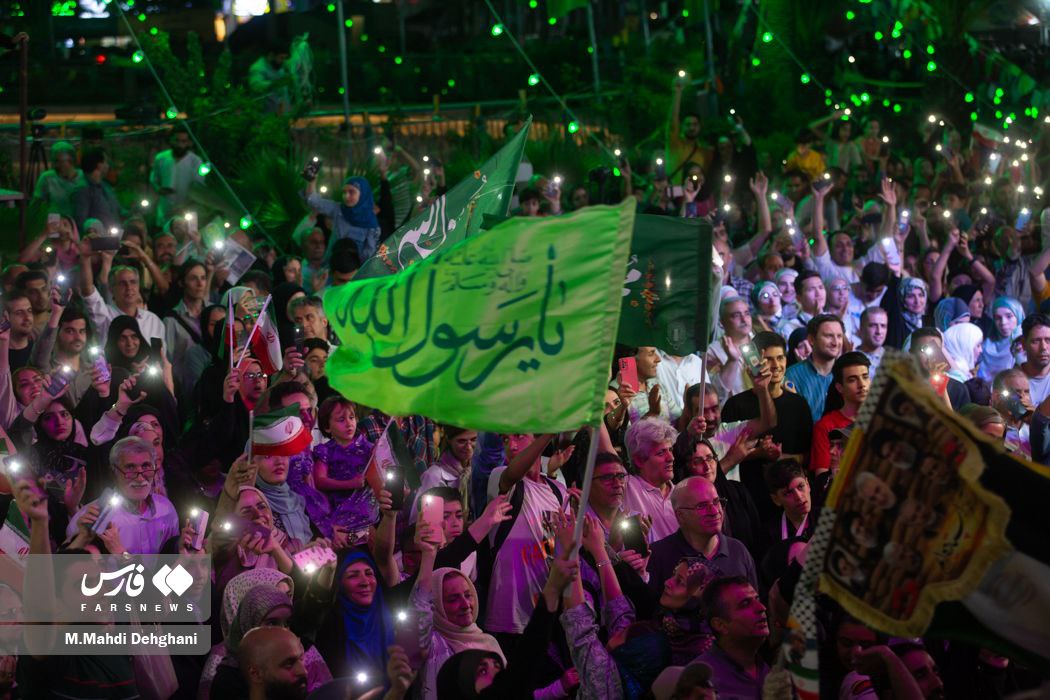 عکس/ میدان ولیعصر(عج) در جشن ولادت پیامبر(ص) نورباران شد