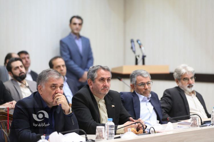 عکس/ نشست رئیس‌جمهور با سرمایه‌گذاران و فعالان اقتصادی استان اردبیل 