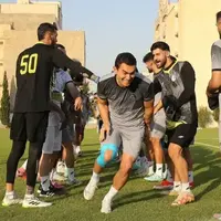 مدافع ازبک استقلال استوک پوشید