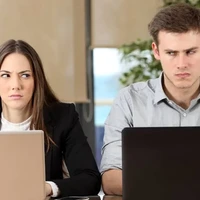 با آدم‌های حسود اطرافمان چه کنیم؟