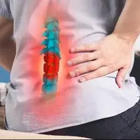 چه زمانی باید برای درد کمر به پزشک مراجعه کنیم؟
