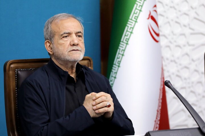 پزشکیان: از رهبر انقلاب درخواست کردم که کارمندان ۹ بیایند و ۱۳ بروند