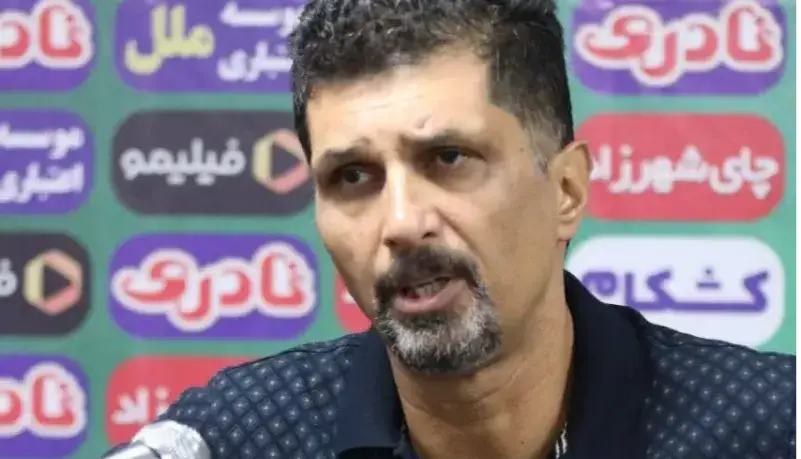 حسینی: نباید مقابل تراکتور اشتباه کنیم