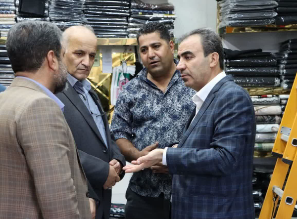 عکس/ بازدید میدانی مدیرکل صمت از بازار نوشت‌افزار همدان