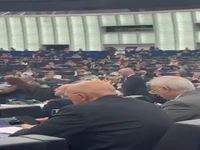 اختلاف جناح‌ها در پارلمان اروپا بر سر احترام به چارلی کرک