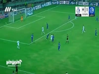 موقعیت های پیاپی روی دروازه استقلال خوزستان که هیچکدام تبدیل به گل نشد